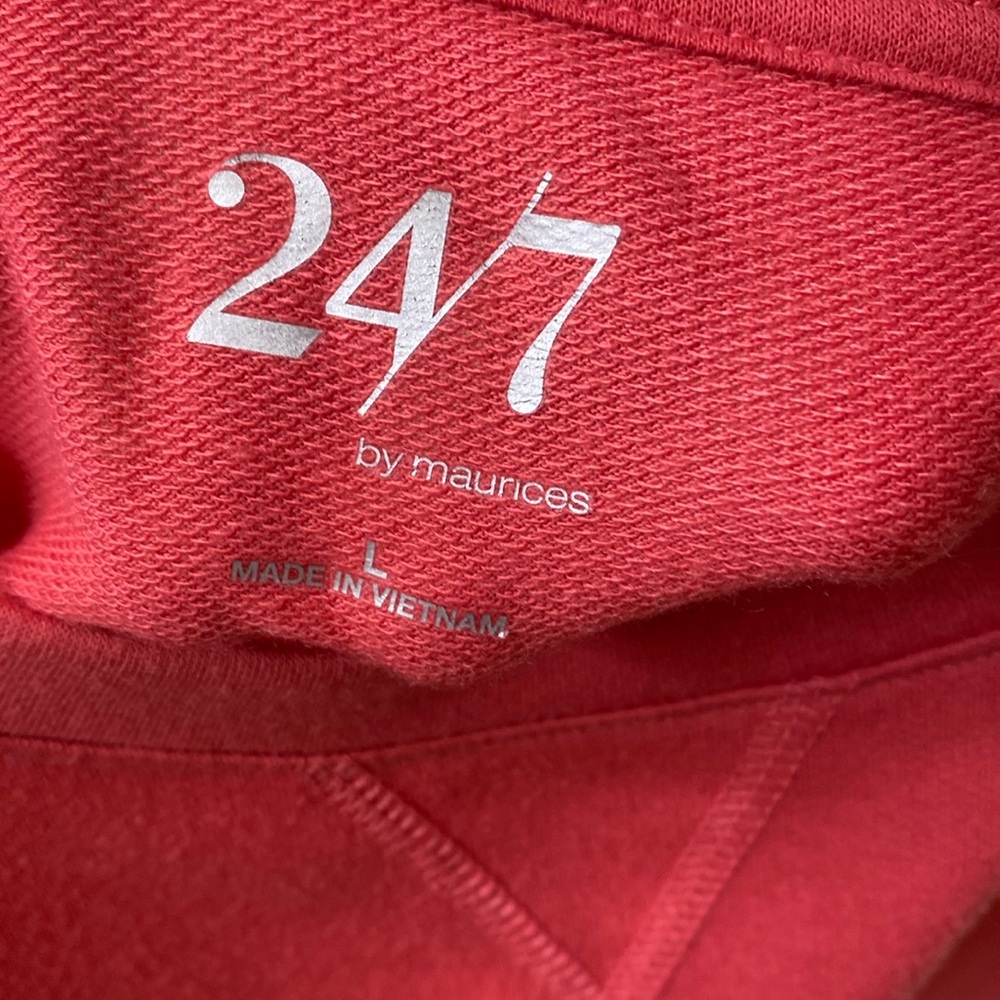 Maurice’s 24/7 workout shirt - Picture 2 of 6